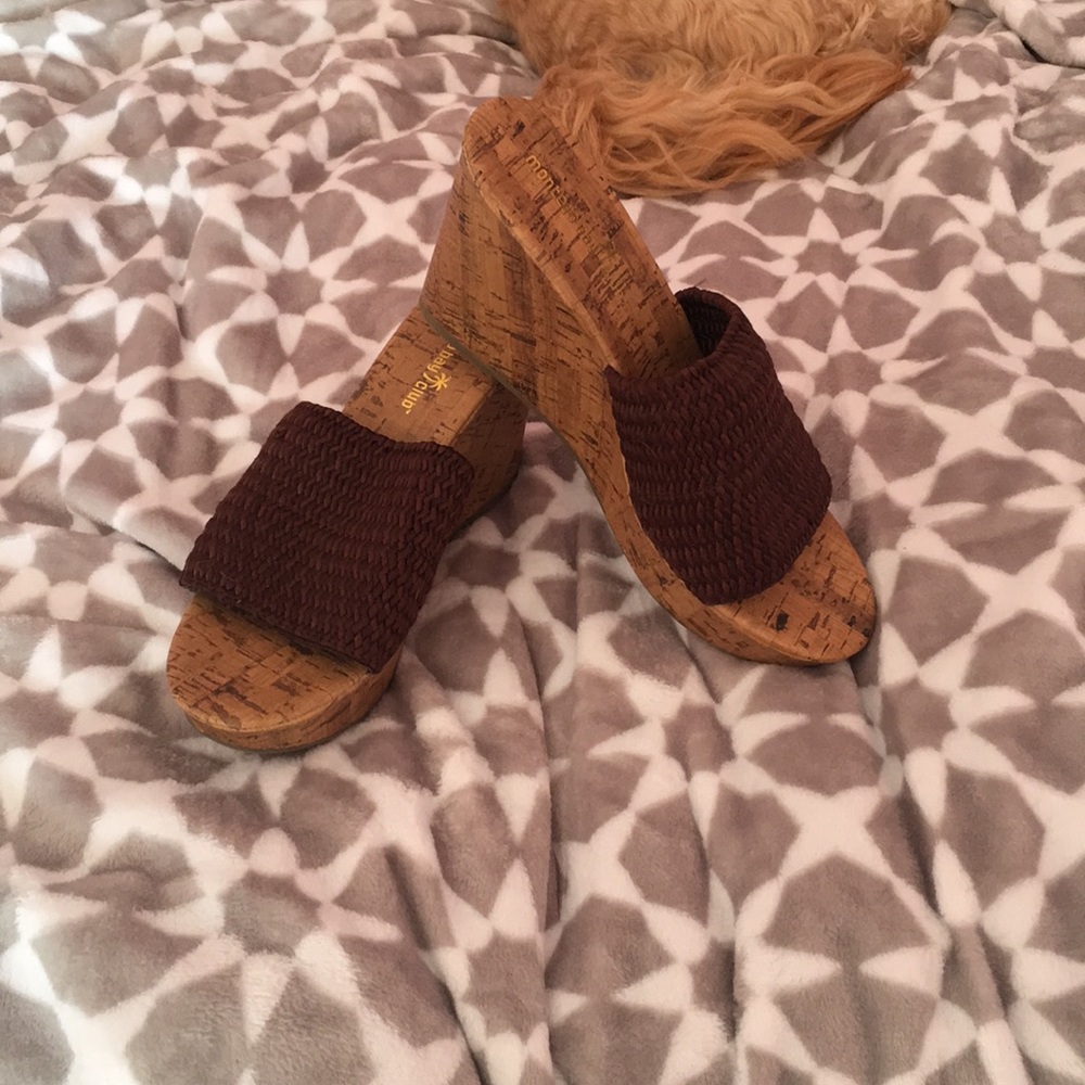Wedge shoes